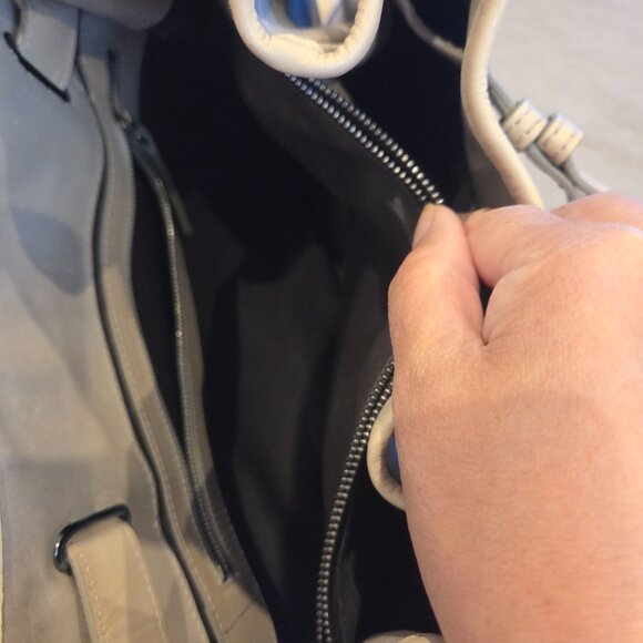 Burberry Large Horseferry Bucket Bag NWOT + Matching Wallet - Picture 6 of 13